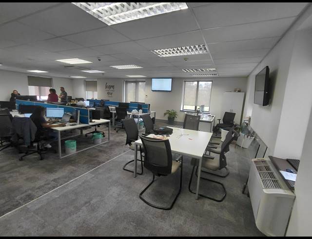 275M² OFFICE TO LET IN MAGALIESSIG